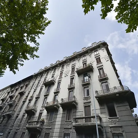 Plinio Halldis Apartament *